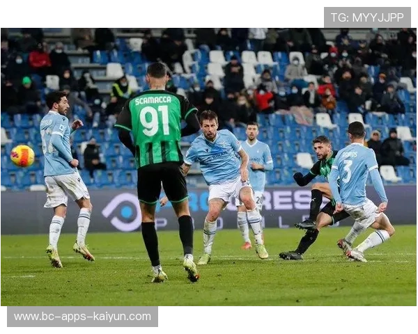 拉斯帕多里禁区内站位非常聪明