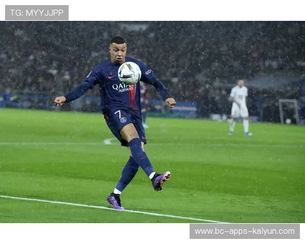 姆巴佩与电影导演深夜会谈，影视跨界猜测再起