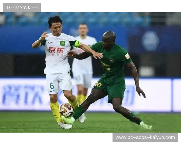 浙江队边路无人盯防的情况被及时利用