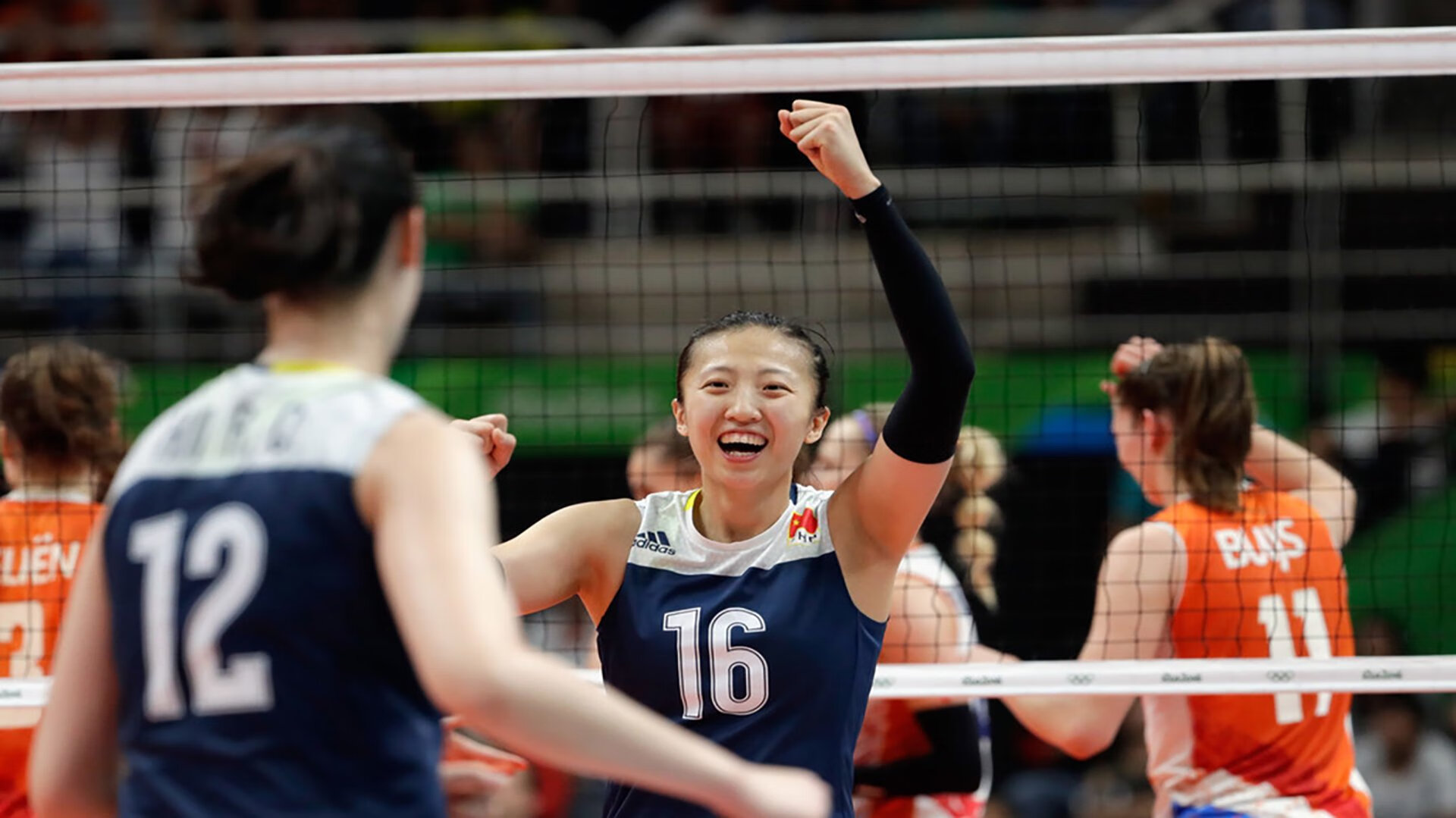 惊天逆转！中国女排0-2落后3-2取胜，中国女排0-3惨败
